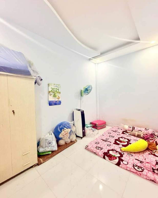 Bán nhà gấp bán : Diện Tích lớn hơn 70m2 chỉ Hơn 3 tỷ , Gần Trung Tâm Bình Tân